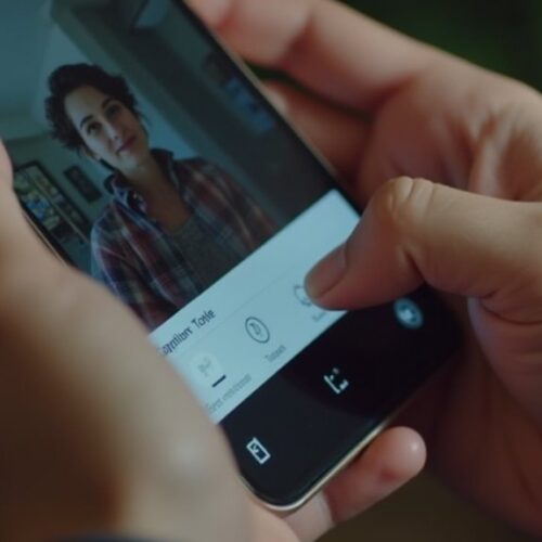 Jak włączyć napisy na żywo (Live Captions) podczas połączeń FaceTime?