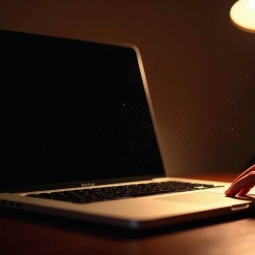 MacBook nie budzi się po otwarciu pokrywy – najczęstsze przyczyny
