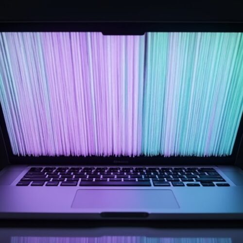 Dlaczego na ekranie MacBooka pojawiają się pionowe paski?